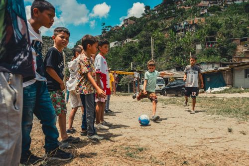 enfant jouefoot